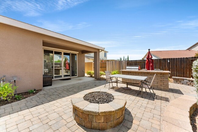 Building Photo - 9363 Wild Lilac Cir