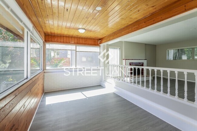 Building Photo - NOW OFFERING FIRST FULL MONTH FREE!!
