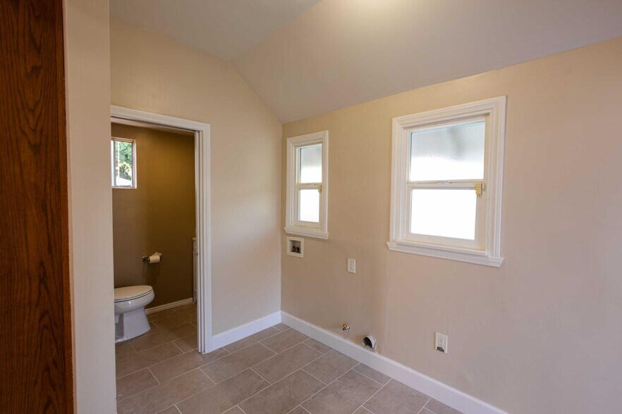 Building Photo - 4210 Halldale Ave