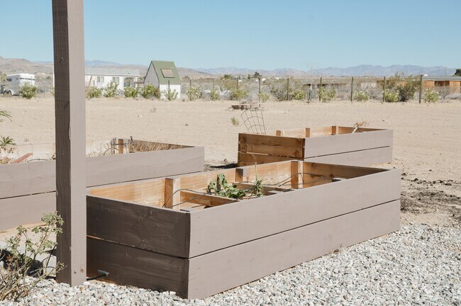 Building Photo - 1381 Soledad Ave
