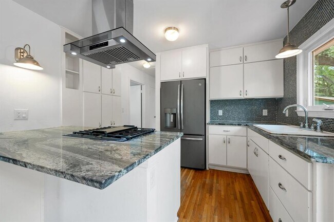 Building Photo - 4928 Strass Dr