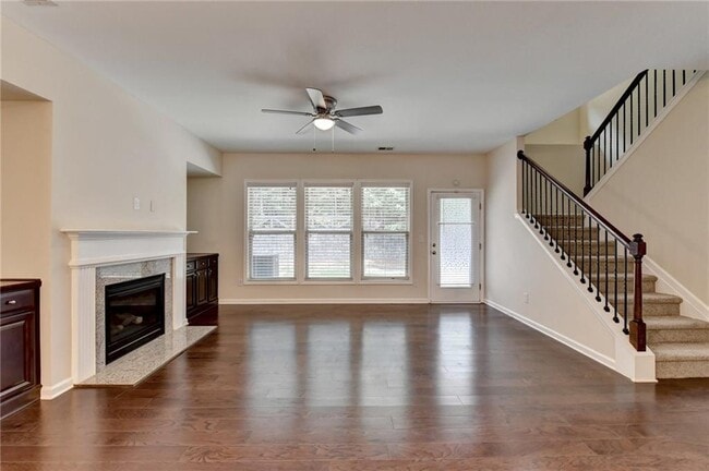 Building Photo - 2152 Greencrest Cir