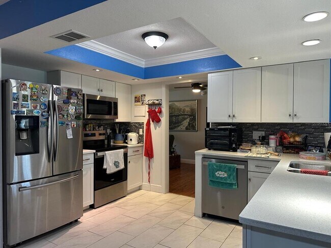 Building Photo - 818 Mendoza Dr