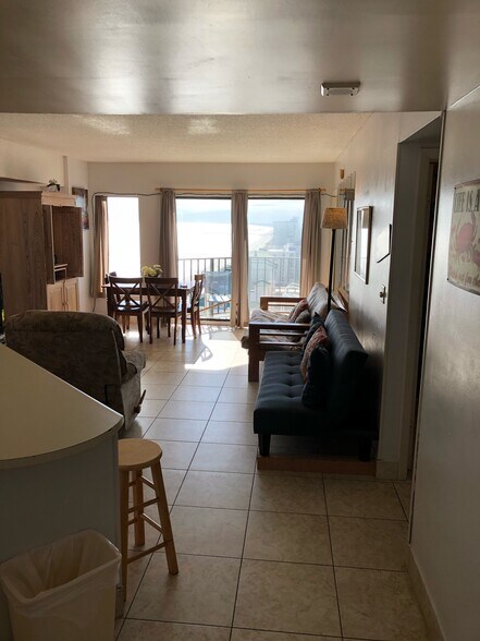 Entrance view - 1605 S Ocean Blvd