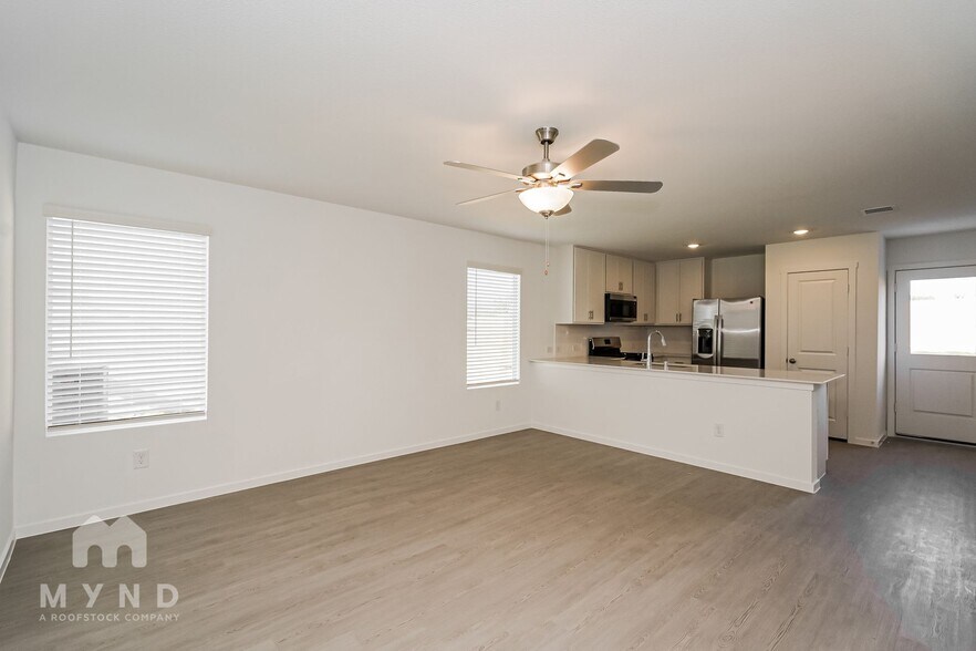 Building Photo - 2660 Mistwood Dr