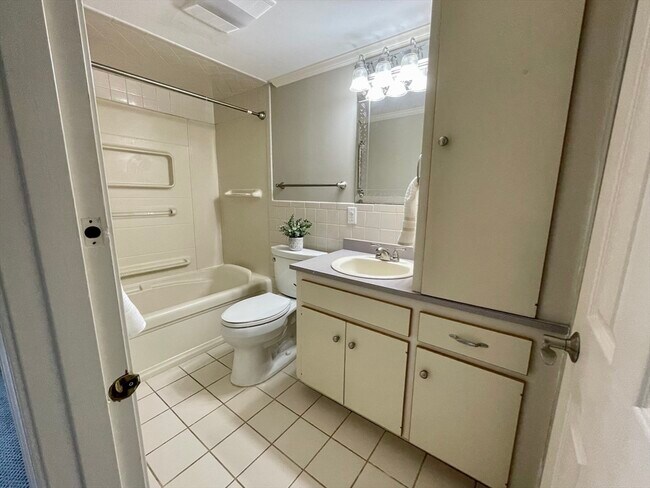 Building Photo - 73 Benefit St