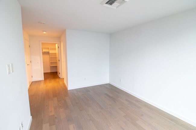 Building Photo - 1bd/1.5ba Bellevue Condo