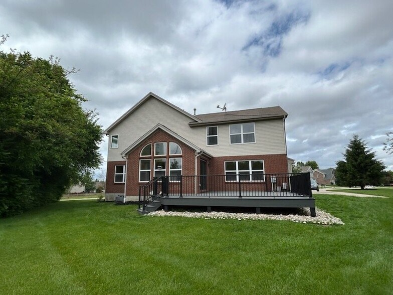 Building Photo - 9130 Bennington Way