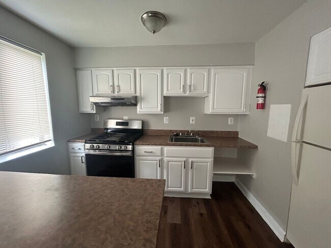 Primary Photo - Affordable 2-Bedroom Apartment in Southwes...