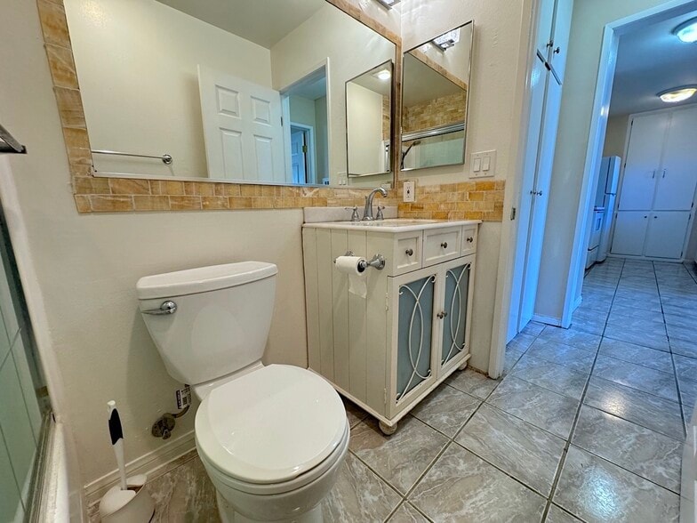 Building Photo - 808 Coriander Dr