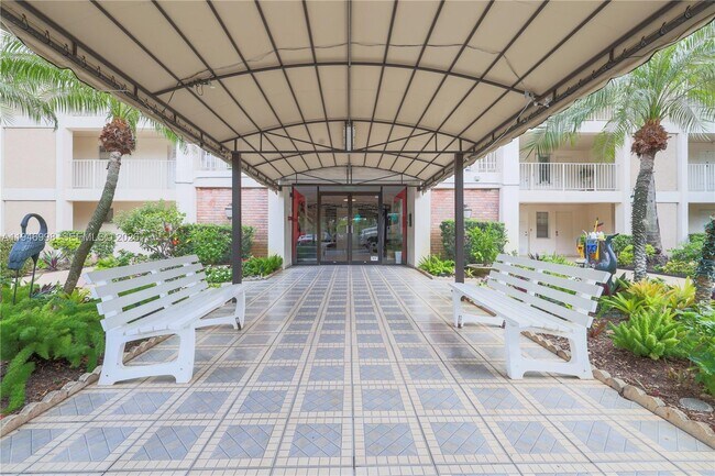 Building Photo - 2661 S Course Dr