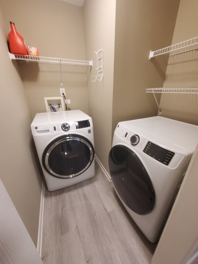 Building Photo - Remodeled 3BR/2.5BA in Nashboro Golf Club