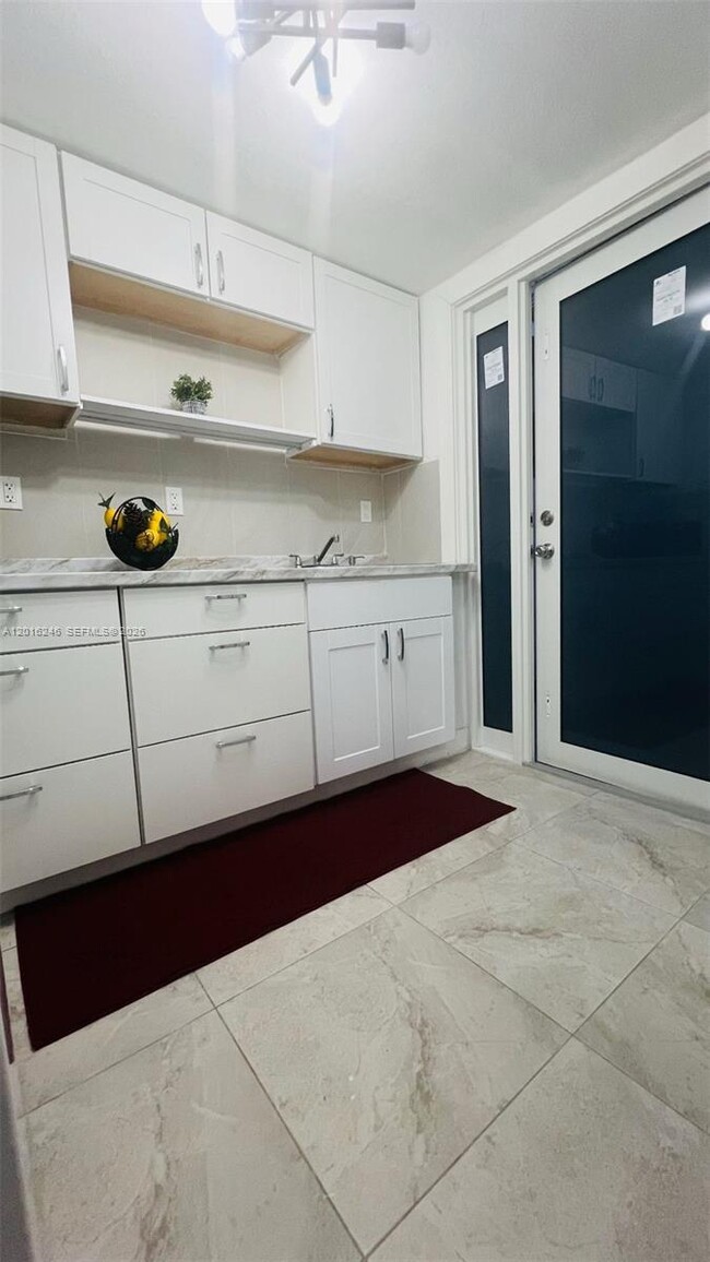 Building Photo - 2500 SW 131st Ct