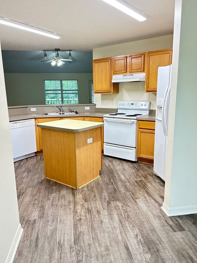 Building Photo - BEAUTIFUL BRICK 4 BEDROOM 2 BATH HOME AVAILABLE NOW CONTACT KAREN GUARDINO, REALTOR 386-747-9295