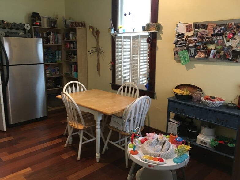 Kitchen - 1819 Deerwood Ave
