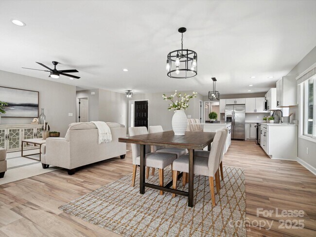 Building Photo - 4954 Moonlite Bay Dr