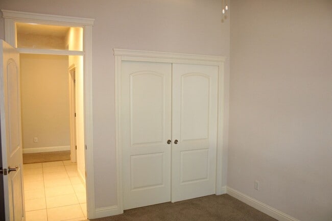 Building Photo - 4 BED/2 BATH IN THE SUNSET AVENUES SUBDIVISION