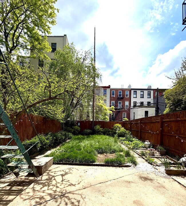 Building Photo - 131 Mercer St
