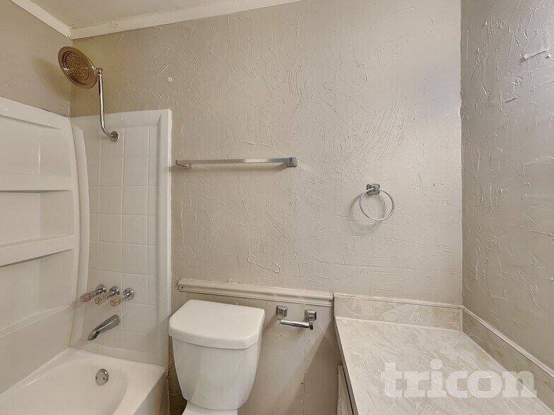 Building Photo - 1142 Shadyglen Cir