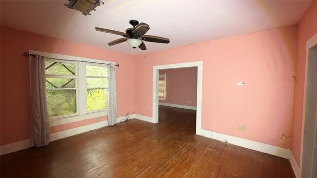 Building Photo - 1501 S Columbia Dr