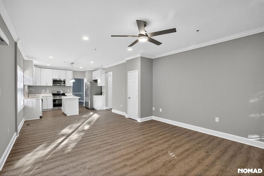 Building Photo - 7 Hickory St