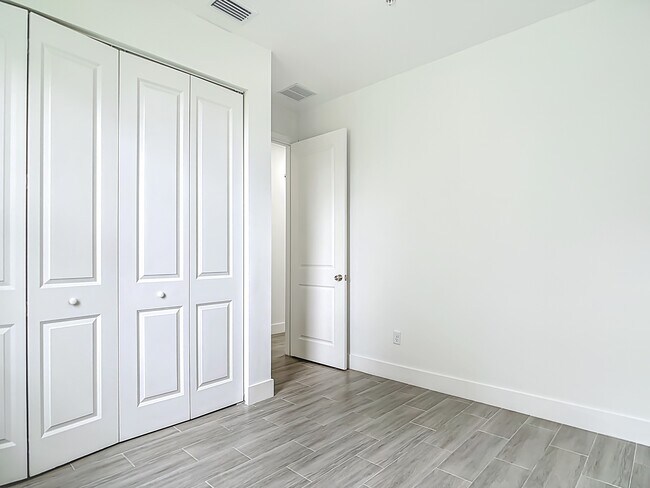 Building Photo - 260 Rotonda Blvd W