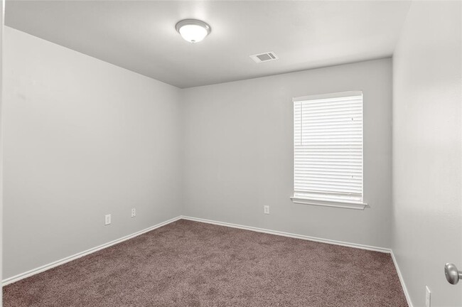 Building Photo - 34 S Villa Oaks Dr