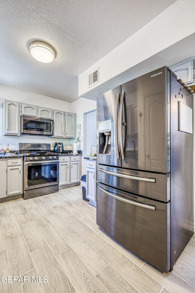 Building Photo - 7333 Golden Hawk Dr