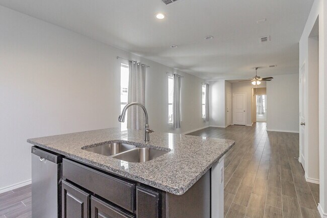 Building Photo - "Beautiful 3-Bedroom 2-Bath Oasis in Forney, TX: Spacious Living!"