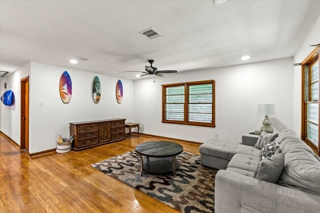 Building Photo - 4827 Ave Q 1/2