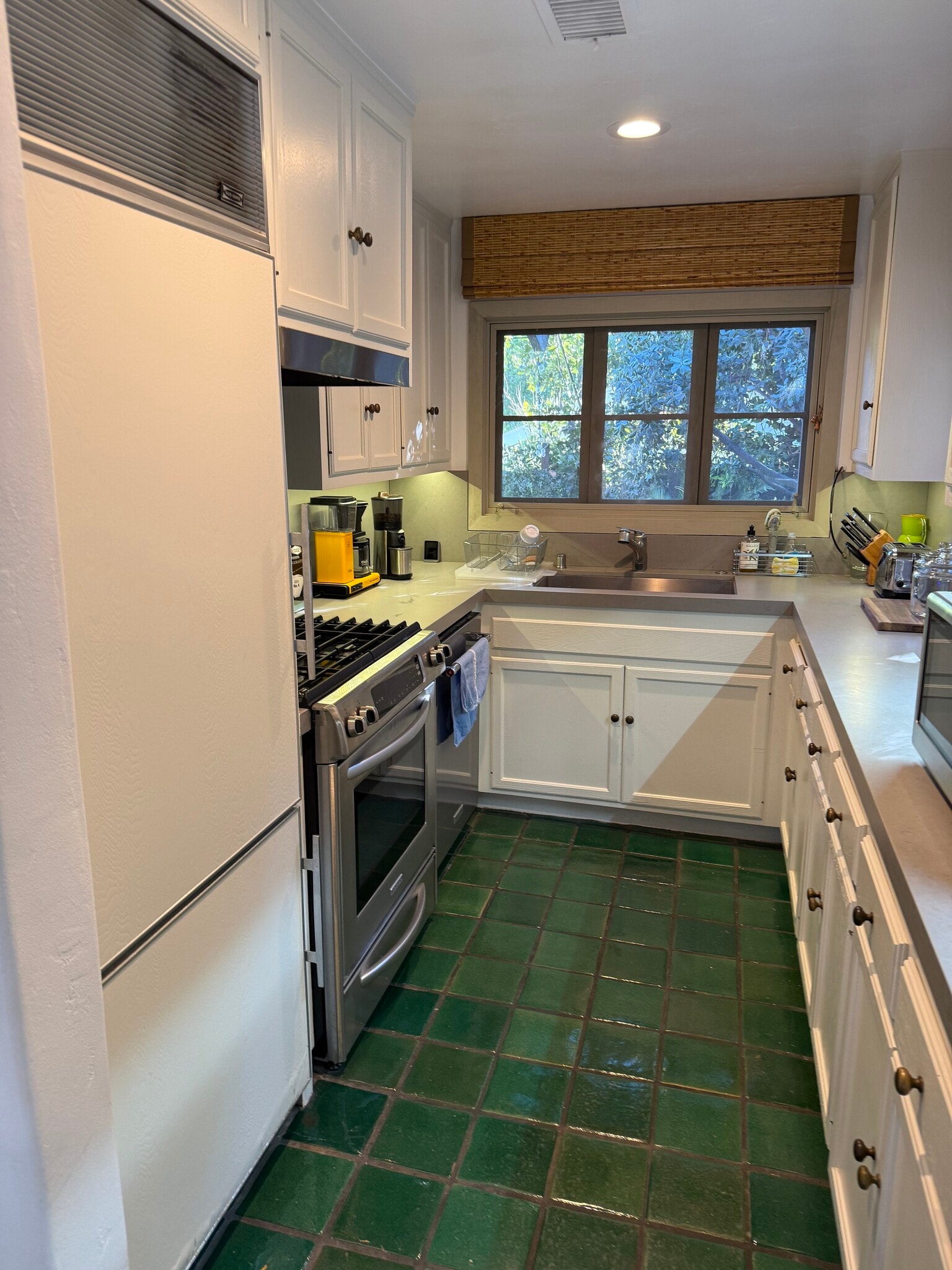 kitchen - 1741 Coldwater Canyon Dr