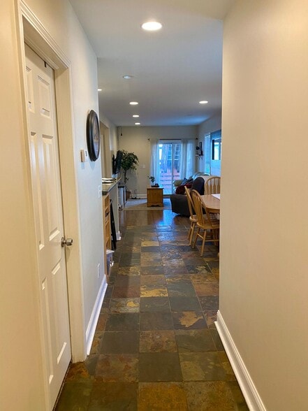 Unit 1 - 4538 Wentworth Ave