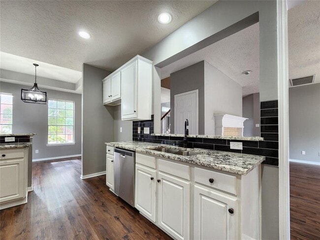 Building Photo - 2546 Acadiana Ln