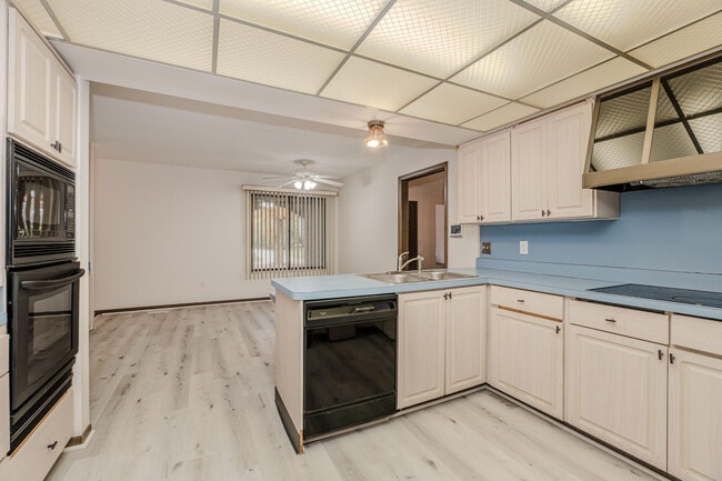 Building Photo - 22745 Wrexford Dr