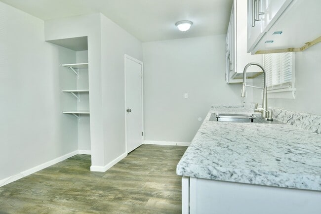 Building Photo - 226-228 W Park Ave