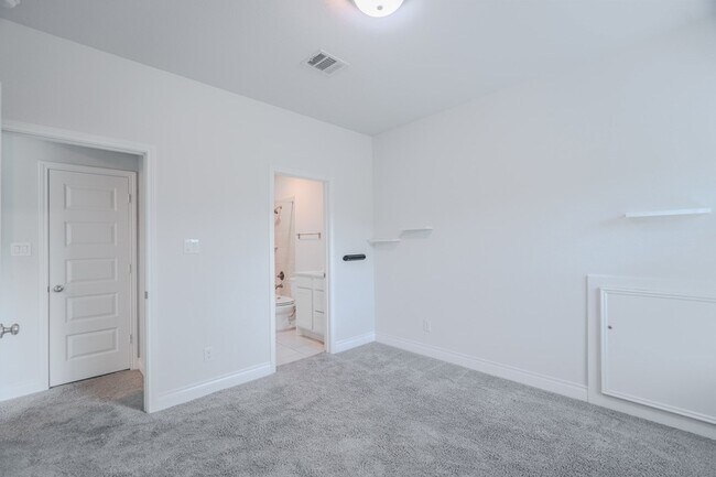 Building Photo - 17010 Harper's Way