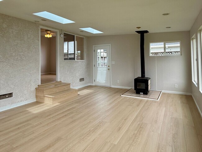 Building Photo - Updated 3 Bedroom 1 Bath West San Jose Gem! Campbell Union Schools!