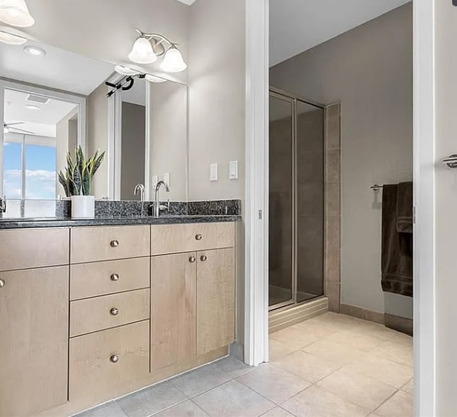 Building Photo - 150 E Robinson St