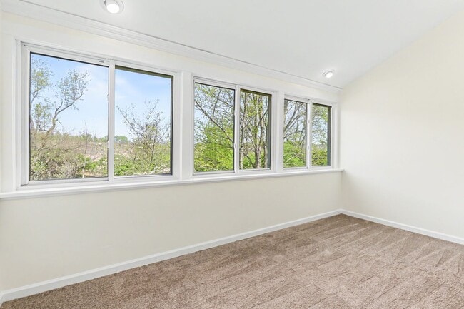 Building Photo - Two bedroom, one bathroom interior townhome in Mechanicsburg near Lisburn Rd.