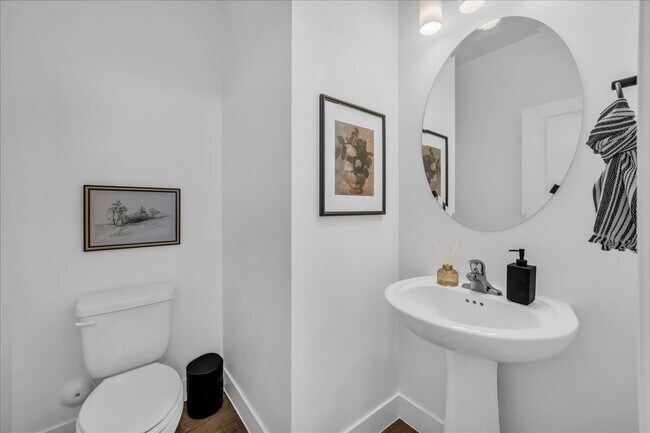 Building Photo - 522 Livy Ln