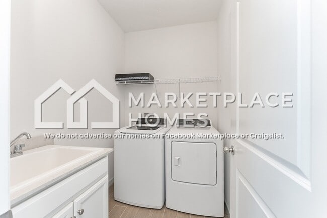 Building Photo - 5621 SW 90th Ln