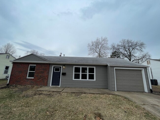 Building Photo - Update 3 Bed/1 Bath Home!