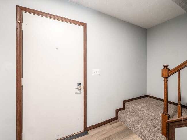 Building Photo - 8235-8237 Goldsmith Dr