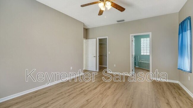 Building Photo - 4010 Green Tree Ave