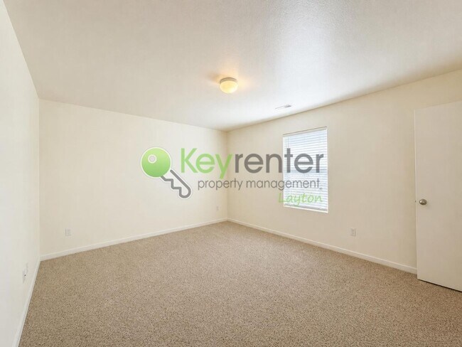 Building Photo - 374 Wellington Dr
