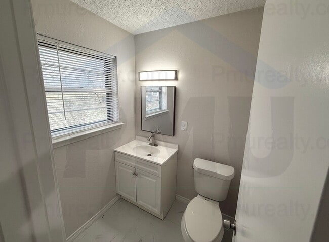 Building Photo - AVAILABLE NOW!!! Comfortable 4 br, 1.5 ba house for rent in Balch Springs