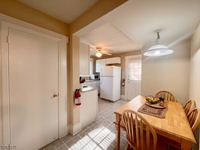 Building Photo - 255 Paterson Hamburg Turnpike