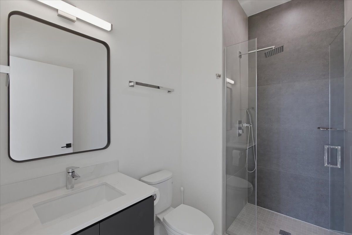 Building Photo - 4515 N Clark St