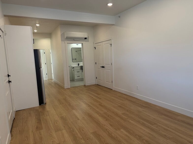 Building Photo - 770 S Ashton Ave