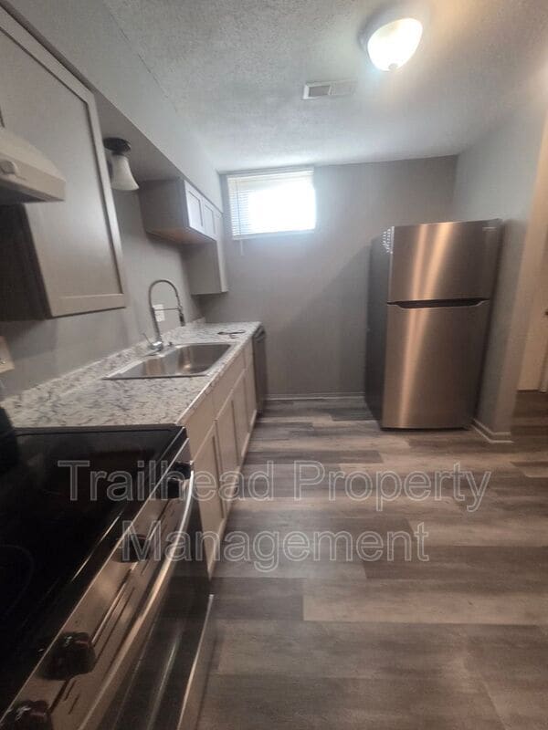 Building Photo - 905 Madison St